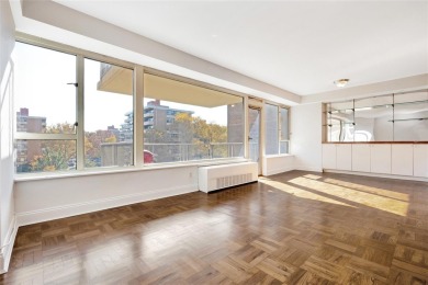 Beach Home For Sale in Beechhurst, New York