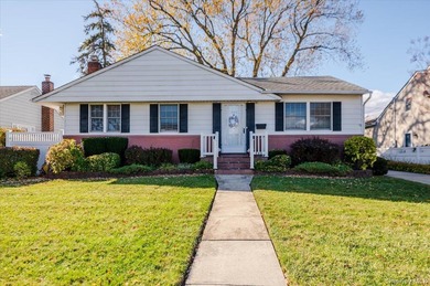 Beach Home Sale Pending in Seaford, New York