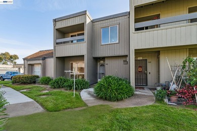Beach Townhome/Townhouse For Sale in Alameda, California