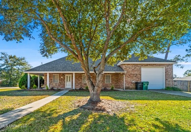 Beach Home For Sale in Bay Saint Louis, Mississippi