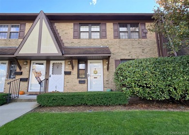 Beach Condo For Sale in Copiague, New York