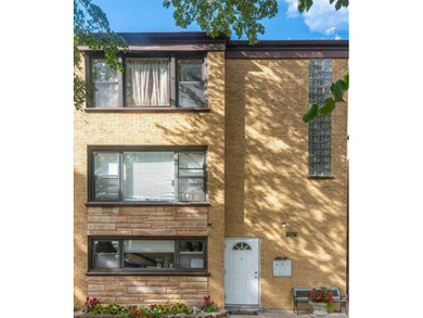 Beach Condo Sale Pending in Skokie, Illinois