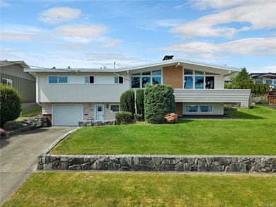 Beach Home For Sale in Campbell River, British Columbia