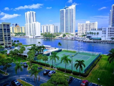 Beach Condo For Sale in Hallandale Beach, Florida