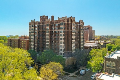 Beach Condo Active Under Contract in Chicago, Illinois