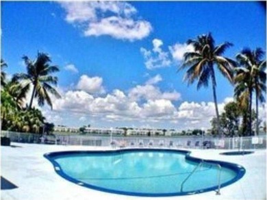 Beach Condo For Sale in Lauderdale Lakes, Florida