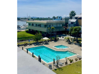 Beach Condo For Sale in Oakland, California