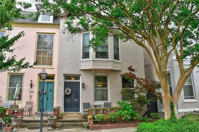 Beach Townhome/Townhouse For Sale in Norfolk, Virginia