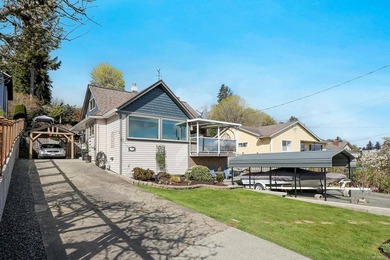 Beach Home For Sale in Campbell River, British Columbia