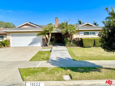 Beach Home For Sale in Huntington Beach, California