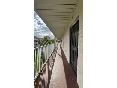 Beach Condo For Sale in Lauderhill, Florida