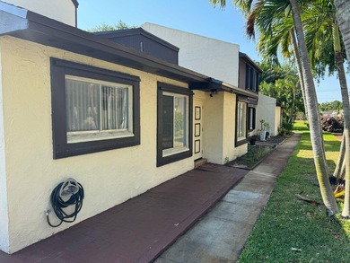 Beach Condo For Sale in West Palm Beach, Florida