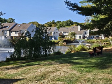 Beach Condo Active Under Contract in Waterford, Connecticut