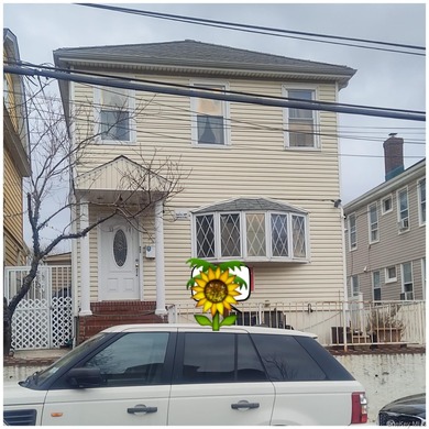 Beach Townhome/Townhouse Sale Pending in East Elmhurst, New York