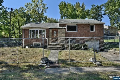 Beach Home For Sale in Fort Lee, New Jersey