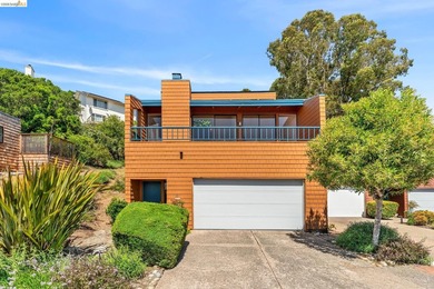 Beach Townhome/Townhouse For Sale in Oakland, California
