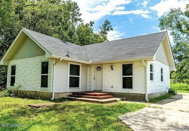 Beach Home For Sale in Bay Saint Louis, Mississippi