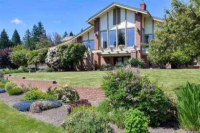 Home For Sale in North Saanich image photo picture