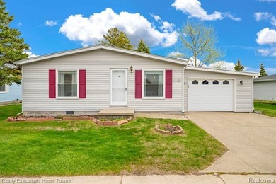 Beach Home For Sale in Fort Gratiot, Michigan