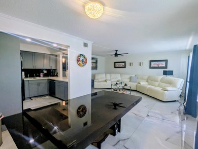 Beach Condo For Sale in West Palm Beach, Florida