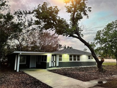 Beach Townhome/Townhouse Sale Pending in Bradenton, Florida