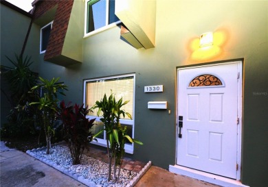 Beach Townhome/Townhouse Sale Pending in St. Petersburg, Florida
