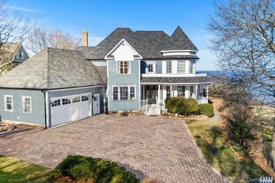 Beach Home For Sale in Baiting Hollow, New York