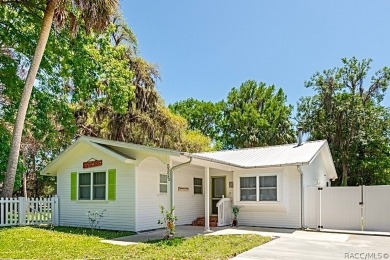 Beach Home For Sale in Yankeetown, Florida