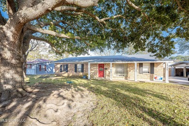 Beach Home For Sale in Pascagoula, Mississippi