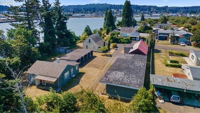 Beach Home For Sale in Coos Bay, Oregon