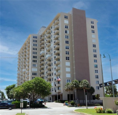 Beach Condo For Sale in Lauderdale By The Sea, Florida