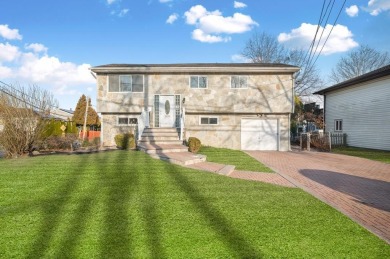 Beach Home For Sale in Seaford, New York