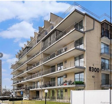 Beach Condo For Sale in Detroit, Michigan