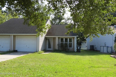 Beach Home For Sale in Oriental, North Carolina