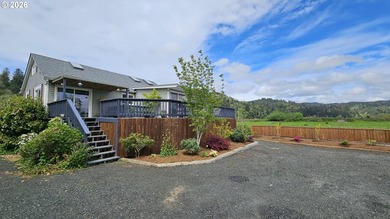 Beach Home For Sale in Coos Bay, Oregon
