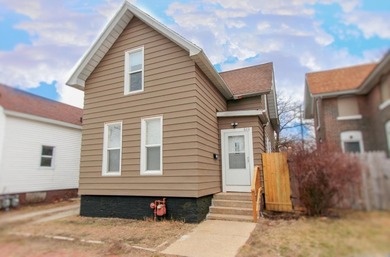 Beach Home For Sale in Michigan City, Indiana