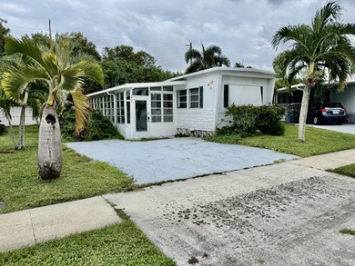 Beach Home For Sale in Boynton Beach, Florida