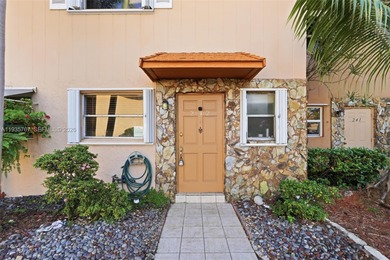 Beach Townhome/Townhouse For Sale in Dania, Florida