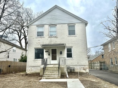 Beach Home Sale Pending in Highland Park, Illinois