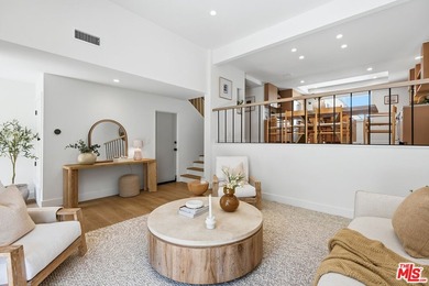 Beach Townhome/Townhouse For Sale in Marina Del Rey, California