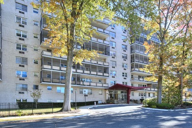 Beach Condo Active Under Contract in Bridgeport, Connecticut