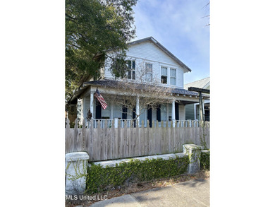 Beach Home Sale Pending in Gulfport, Mississippi