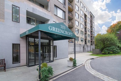 Beach Condo For Sale in New Rochelle, New York