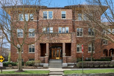 Beach Home For Sale in Evanston, Illinois