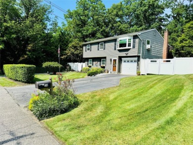 Beach Home For Sale in Wading River, New York