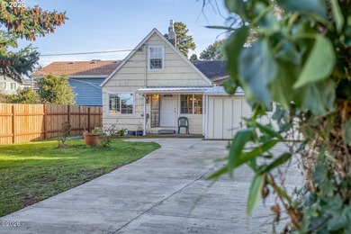 Beach Home For Sale in Newport, Oregon