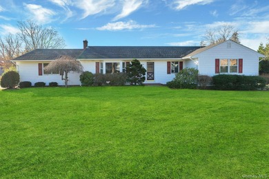 Beach Home For Sale in Southold, New York