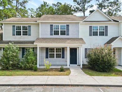 Beach Townhome/Townhouse For Sale in Sneads Ferry, North Carolina