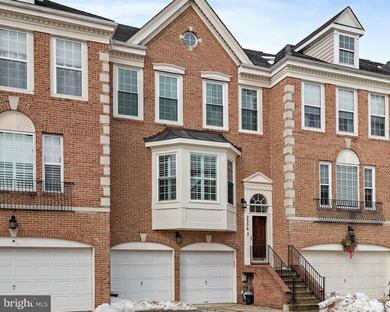 Beach Townhome/Townhouse For Sale in Edgewater, Maryland