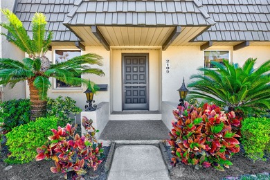 Beach Condo For Sale in Seminole, Florida